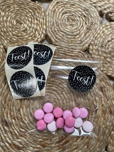 25 Uitdeelzakjes / Traktatie zakjes + 25 XL Stickers - Feest! | Avondvierdaagse - Geslaagd - Zwemdiploma - School traktaties - Cellofaan zakjes - Transparant - Uitdelen - Afscheid | Peuterspeelzaal - Kinderopvang - Beloning | DH collection