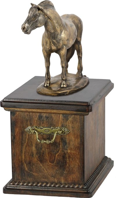 Elegante urn voor paardenas met beeldje van Fjordpaard