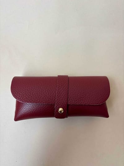 Zonnebrilhoes Bordeaux Rood Mat - Echt leer 100% - 16 x 8 cm - Accessoire - Zonnebril - Modern - Hip - Trendy - Trendsetter Wauw - Fashion Trending Gadget - Sunglasses Wallet - Zon - Lente Zomer - Accessoires - Dames - Heren - Kind - Brillenkoker