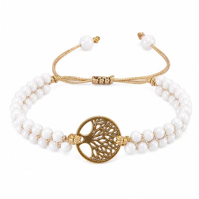 Engravia by Derya – Dames Armband Verstelbaar – Witte Natuursteen Kralen, Goudkleurige Levensboom Bedel, 2-Laags Design – Bohemian & Elegante Sieraden – Cadeau voor Moeder, Partner of Vriendin