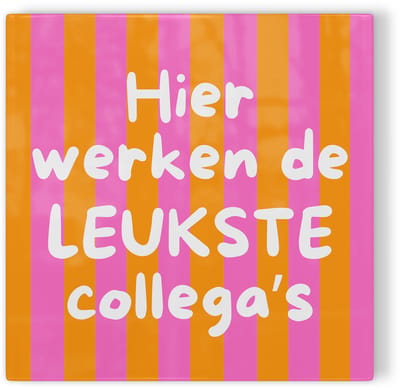 Tegeltje Hier werken de leukste collega’s – roze oranje – tegeltje met tekst