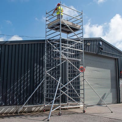 BPS 8-Sports Industrieel Aluminium Rolsteiger – 3,2 m Werkhoogte – 0,85 m x 1,8 m Vloeroppervlak – 1,2 m Platformhoogte – Zware Kwaliteit – 950 kg Draagvermogen – BS EN1004 Gecertificeerd