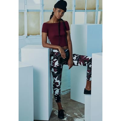 Urban Classics - High Waist Camo Cargobroek - Taille, 26 inch - Rood