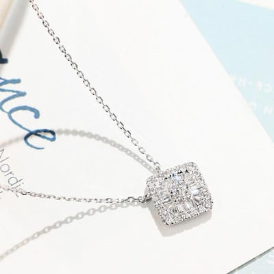 Japanse en Koreaanse Mode Micro-ingelegde Zirkonia Ketting Dames Niche Design Temperament Sleutelbeenketting white