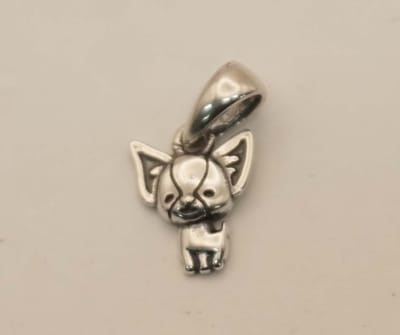 Sterling zilveren kinder hanger van een hondje - leuke zilver hangertje hondje voor kind of volwassen die een klein hangertje wil - hond hangertje voor ketting gemaakt van 925 zilver - kinder hangertjes voor meisjes of jongens