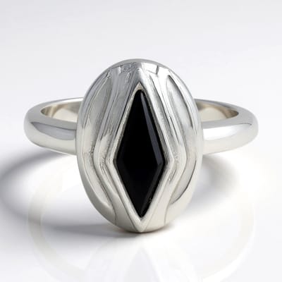 Cavill - Zilveren Ring met Zwarte Spinel 0 405 ct Fancy Cut - 925 Sterling Zilver - Elegant Modern Design - Monosono Collection - Damesring