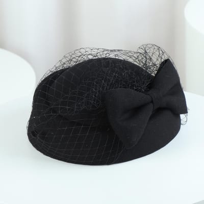Dames wollen baret met sluier & strik | Franse Vintage stewardessenhut | Hotelreceptie optreden ONE  SIZE white