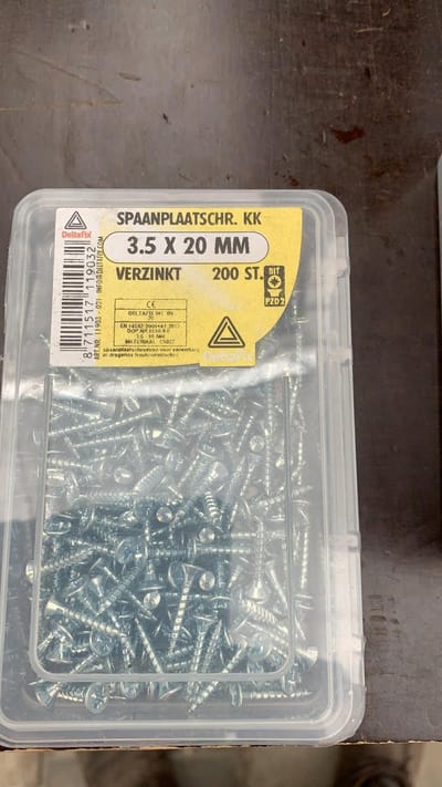 Spaanplaat schroeven. Hout schroef.platkop / kruiskop verzinkt 3.5 x 20 mm 200 stuks. DeltafiX.