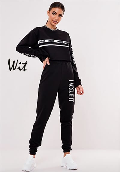 Damespak sportpak korte sweater met lange mouwen en een sport broek WIT kleur, maat XS/S