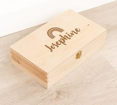 Houten kistje 'Josephine' Regenboog - Tekenkist - Herinneringsdoos - Kraamcadeau - Knutseldoos - Memorybox - Baby - Geboorte