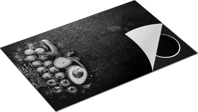 Chefcare Inductie Beschermer Groente op Zwart Hout - Groentes - Zwart Wit - 80x50 cm - Afdekplaat Inductie - Kookplaat Beschermer - Inductie Mat