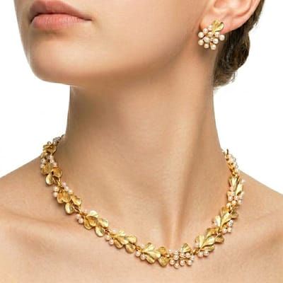 Goudkleurige parel ketting voor dames met bladeren design inclusief oorbellen