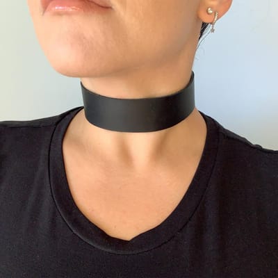 Dames Mode Kraag Eenvoudig Zwart PU Leer Brede Ketting Knopenkraag Dagelijkse Draag Accessoire Kraag brown