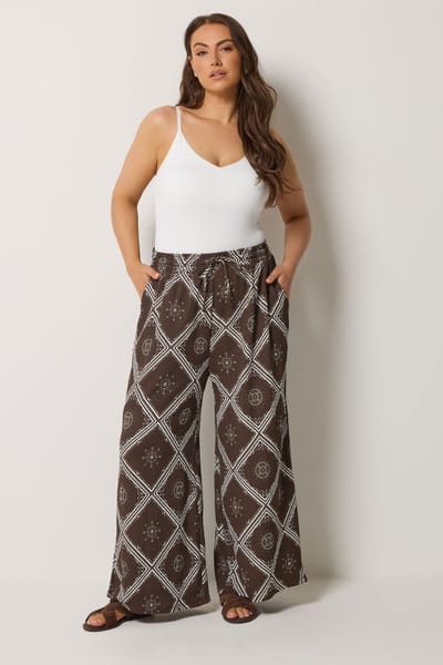 Yours Chocoladebruine Broek Met Bandanaprint En Wijde Pijpen Size Regular > 42