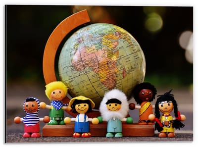 Dibond - Verschillende Nationaliteiten rond de Wereld - 40x30cm Foto op Aluminium (Wanddecoratie van metaal)