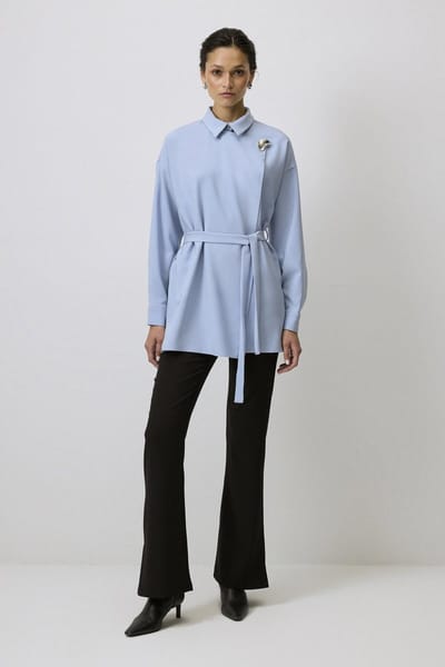 Touché Privé - Tuniek met gouden knopen en strikceintuur - Blauw - Dames