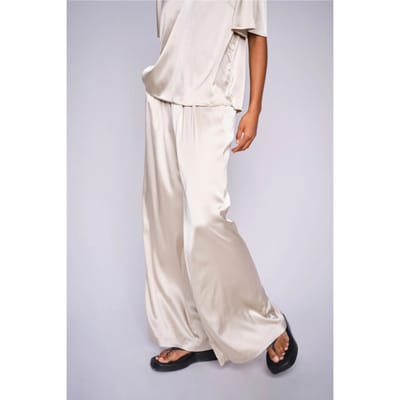 Wide leg stoffen broek met platte plooien, model 'RITA'