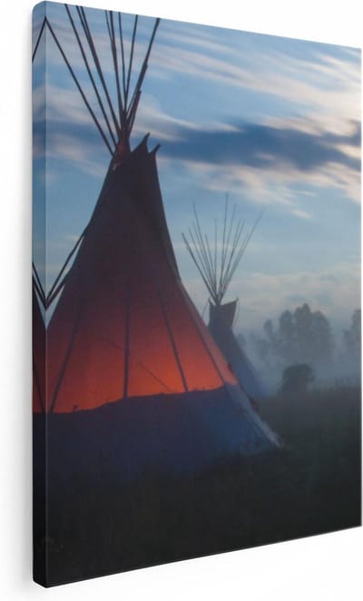Artaza Canvas Schilderij Indianentent - 30x40 cm - Klein - Wanddecoratie Mist - Muurdecoratie Natuur - Kamer Accessoires Landschap
