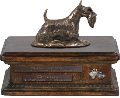 Persoonlijke urn hond voor Scottish Terrier met beeldje en houten design