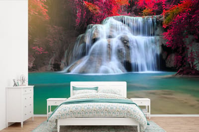 Behang - Fotobehang Waterval - Bomen - Rood - Landschap - Natuur - Breedte 420 cm x hoogte 280 cm