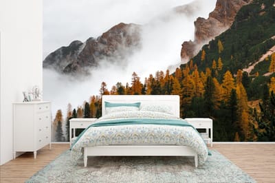 Behang - Fotobehang Berg - Mist - Bos - Breedte 400 cm x hoogte 240 cm