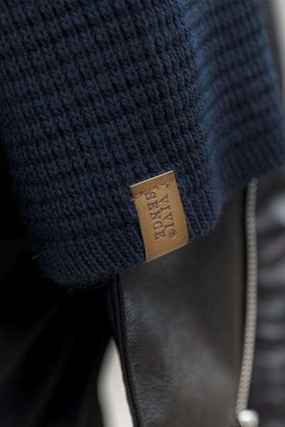 Vivisence Dames Winter Muts En Sjaal Set - Zachte Acrylgaren Antistatische Muts Met Imitatiebont Pompom Perfecte Pasvorm Sjaal 176x44 cm - Warmte En Comfort Voor Alledaagse Elegante En Sportieve Outfits - Donkerblauw