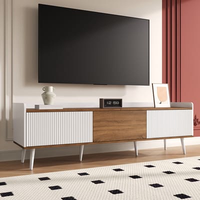 KOMHTOM TV-meubel, tv-tafel, tv-standaard, laag meubel met drie deuren. Compacte constructie. Afwerking in wit en naturel hout. Hoogte 49,5 cm / lengte 160 cm / breedte 39 cm