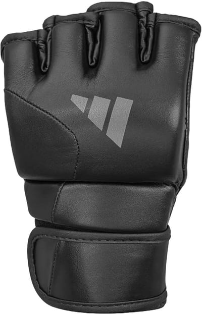 Adidas boxing speed tilt g150 grappling glove in de kleur zwart.
