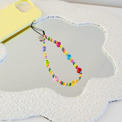xoxo Wildhearts koord - Happy Vibes - Phone Charm (small) - bedeltje geschikt voor iPhone - Kralenketting - kort telefoonkoord geschikt voor Samsung - geschikt voor alle telefoonmodellen - Regenboog - Meerkleurig