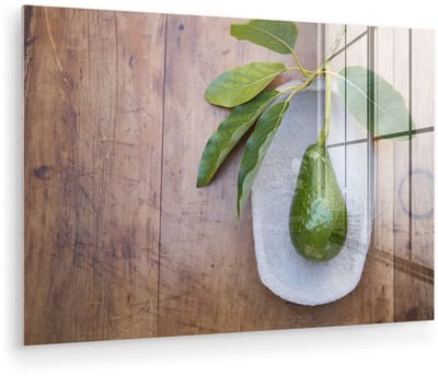® Glasschilderij 180x120 cm - Schilderij acrylglas - Verse avocado op een plaat - Foto op glas - Muurdecoratie woonkamer - Wanddecoratie slaapkamer - Schilderijen