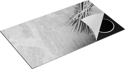 Chefcare Inductie Beschermer Sperziebonen op Grijze Marmer - Zwart Wit - 90x50 cm - Afdekplaat Inductie - Kookplaat Beschermer - Inductie Mat