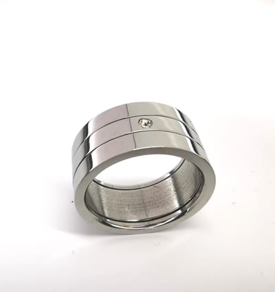 RVS - brede - triple  stress - spinning ringen - maat 17 - met kleine zirkonia in middelste ring.