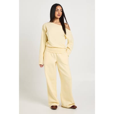 boohoo Dames Tracksuit met Getailleerde Taille en Off-Shoulder Rechte Pijpen | Boter | Maat: Large