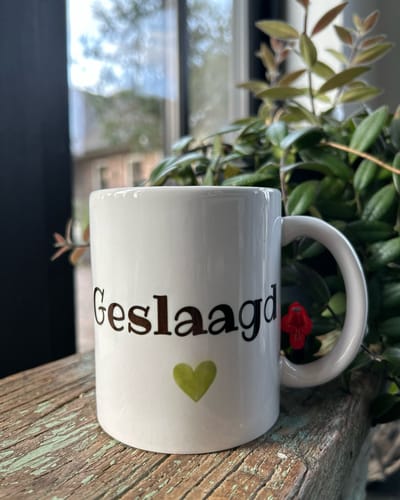 Creaties van Hier - Mok - Geslaagd - Keramiek - 325 ml