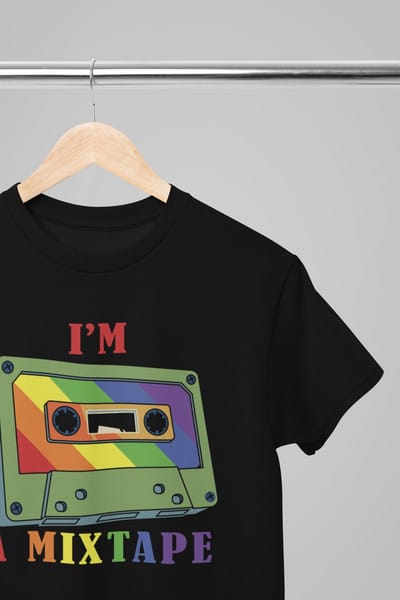 Pride shirt - Im a mixtape - Wurban Wear | Gay pride | Pride kleding | Regenboog kleding | Pride | Pride vlag | Regenboog vlag | Regenboog | LGBTQ | LHBTI | Liefde | Transgender | Crossdress | Amsterdam | Rainbow | lgbt shirt | Zwart