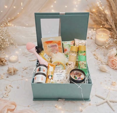 Luxe Verwenmoment - 11 stuks - Gezichtsverzorging - Bad en bodycadeau - Hawsaz.nl cadeau - Edelsten kaars - Giftsbox - Serum - Damescadeau - Verwenpakket - Valentijnscadeau - Geschenkset - Verzorgingssets