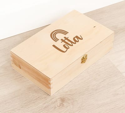 Houten kistje 'Lotta' Regenboog - Tekenkist - Herinneringsdoos - Kraamcadeau - Knutseldoos - Memorybox - Baby - Geboorte