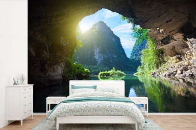 Behang - Fotobehang Water - Grot - Zon - Natuur - Planten - Breedte 360 cm x hoogte 240 cm