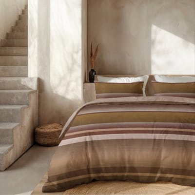 Dekbed-Discounter - Presence Dekbedovertrek 140 x 200/220 cm - Verkoelend Percale Katoen - Korte instopstrook - Wassen op 40 graden - Inclusief 1 kussensloop - Stripe Kaneel