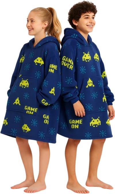 Game hoodie deken voor kinderen - Fleece kinder poncho - plaid met mouwen en capuchon voor kinderen - hoodie deken kind - fleece deken met mouwen – hoodie plaid kind - hoodie blanket - zacht & warm - Game On - 134 t/m 164 (ca. 8-14 jaar) - Badrock
