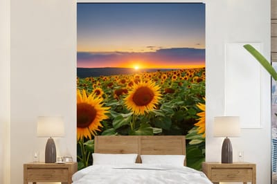 Behang - Fotobehang Bloemen - Nacht - Zonsondergang - Zonnebloem - Horizon - Breedte 170 cm x hoogte 260 cm