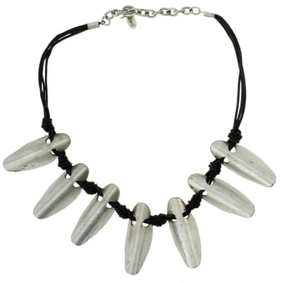 Behave - Korte Artistieke Ketting - Mat Zilverkleurige Vintage metalen Hangers