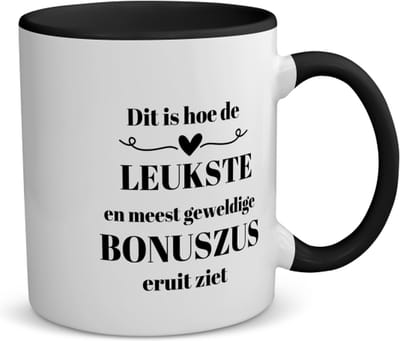 Akyol - dit is hoe de leukste en meest geweldige bonuszus eruit ziet koffiemok - theemok - zwart - Zus - meest leukste bonuszus - verjaardag - cadeautje voor zus - zus artikelen - kado - geschenk - 350 ML inhoud