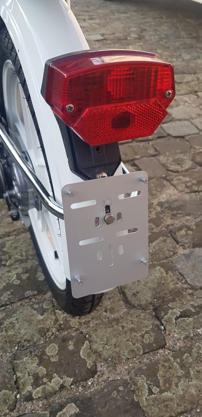 Honda camino aluminium nummerplaathouder zilvergrijs ( incl bevestigingsmateriaal ) - 14 x 10 cm
