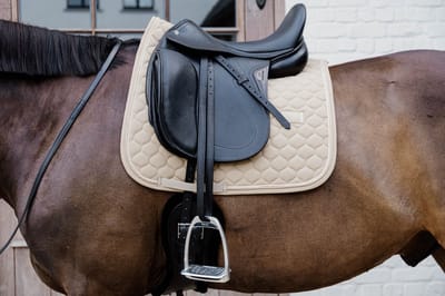 Kentucky Horsewear - Zadeldoek onion quilt rubber logo dressuur beige