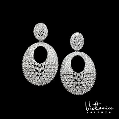 Victoria Valenza Dubai Luxe Oorbellen Dames Messing Oorringen - Witte Steen - Kleur Zilver - 1 Paar