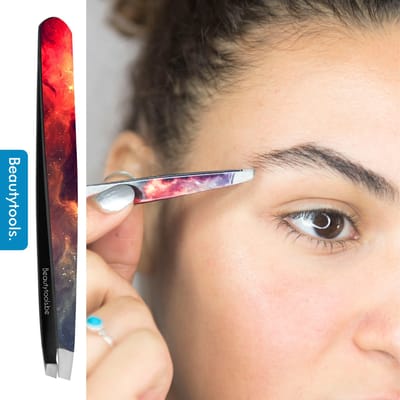 BeautyTools Epileerpincet PRECISION - Pincet met Schuine Bek Voor Wenkbrauwen - Galaxy Fire - Tweezers (9.5 cm) - Inox (BT-1901)
