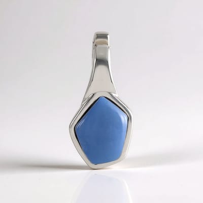 Cavill - Zilveren Hanger - 925 Sterling Zilver Rhodium - Blauwe Opaal 1,35 ct Peru - Fancy Cabochon Bezelzetting - Elegant Edelsteen Sieraad