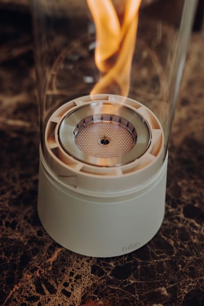 höfats SPIN air Tafelvuur 900 crème Tafelhaard voor binnen en buiten, moderne bio-ethanoltafelhaard met lange brandduur, innovatieve biobrandertechnologie, verwarmende haard met vlammenwerveling