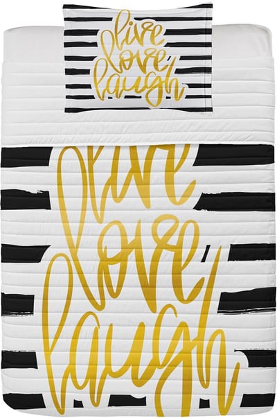 ABAKUHAUS Live Laugh Love Microfiber Bedspreiset, Stripes Text, Zacht beddengoed met kussenslopen en quilt, 170 cm x 220 cm, Black White Earth Yellow